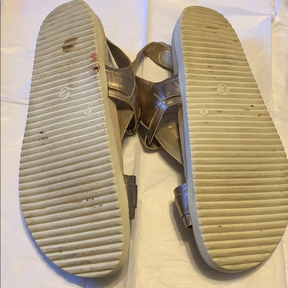 Gold/platinum sandals - Picture 2 of 3